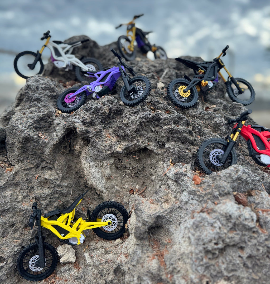 Mini Electric Dirt Bike 3D Scale Model – Basic Display Collectible | DIYFOXSTORE